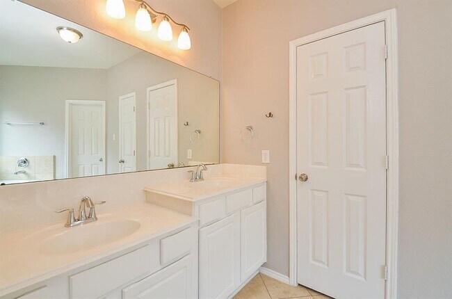 Building Photo - 25418 Lockspur Dr
