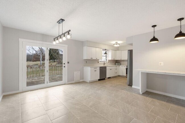 Building Photo - NEWLY REMODELED HOME | 3 Bedroom | 2 Bath ...
