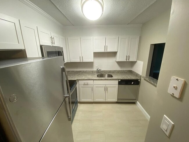 Primary Photo - 775 Highland Ave