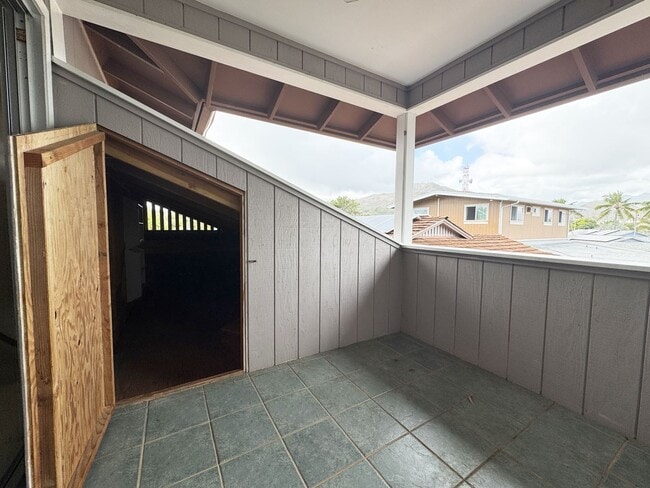 Building Photo - Small Pet Friendly Kailua Apartment with Window AC.