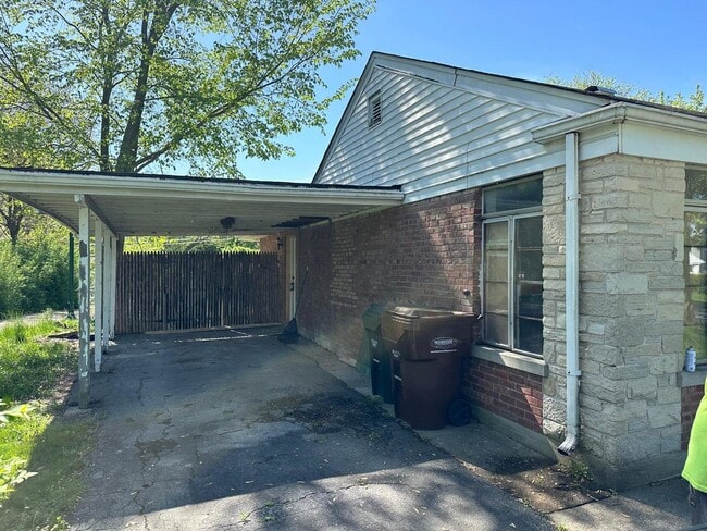 Building Photo - 129 Peach St
