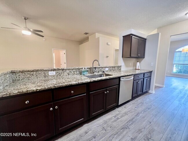 Building Photo - 1455 Silver Bell Ln