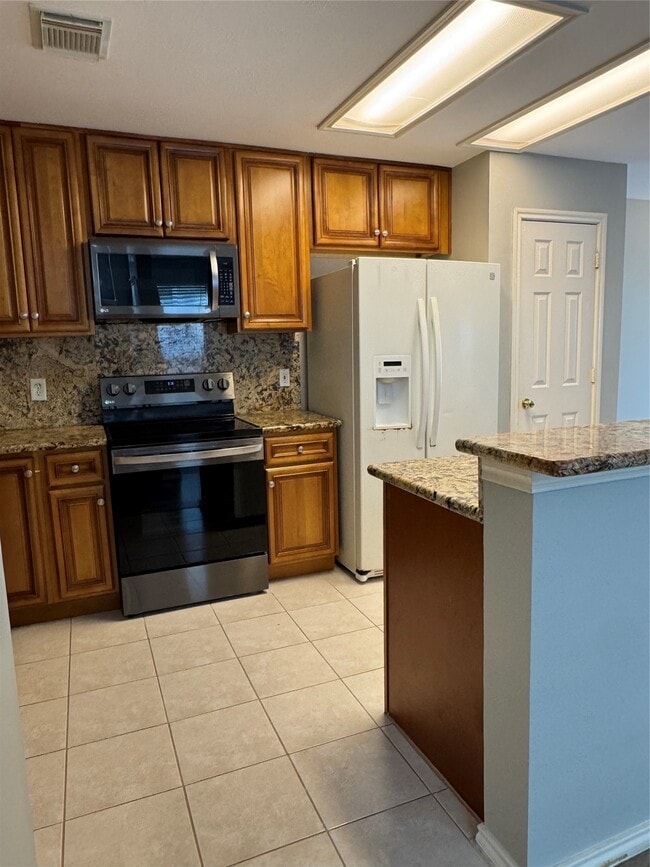 Building Photo - 226 S Walden Elms Cir