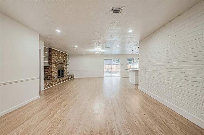 Building Photo - 10806 Silkwood Dr
