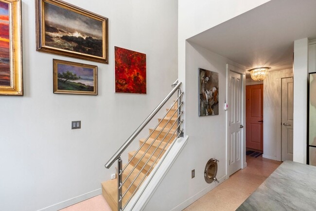 Building Photo - Charming Studio Condo For Rent Downtown Po...
