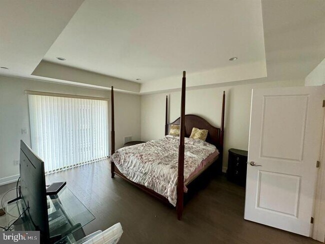 Building Photo - 906 Lakeview Ct
