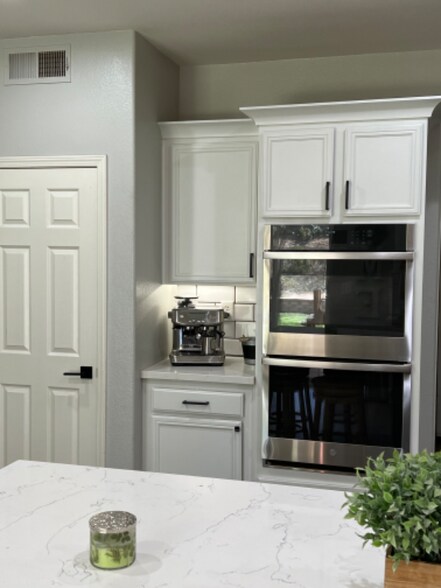 Building Photo - 32365 Clear Water Dr