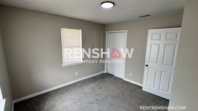 Building Photo - 10 Navy Dr