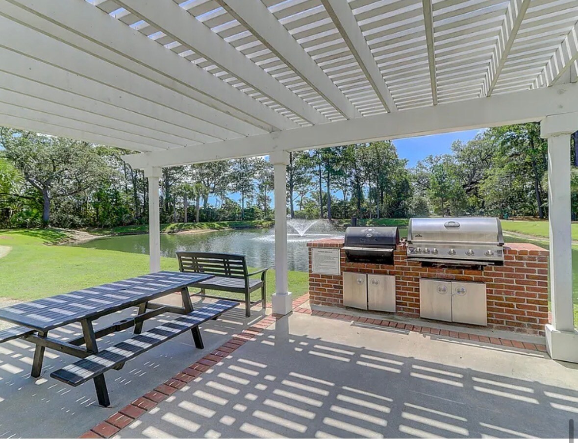 Building Photo - 130 River Landing Dr