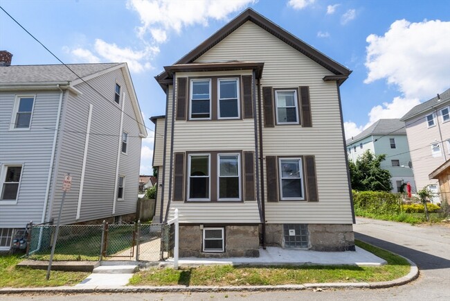 Building Photo - 6 Coffin Ave Ct
