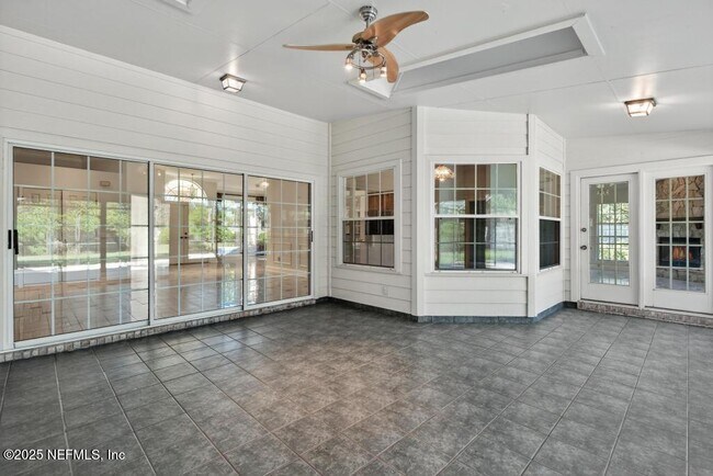 Building Photo - 4851 Jaybird Cir N