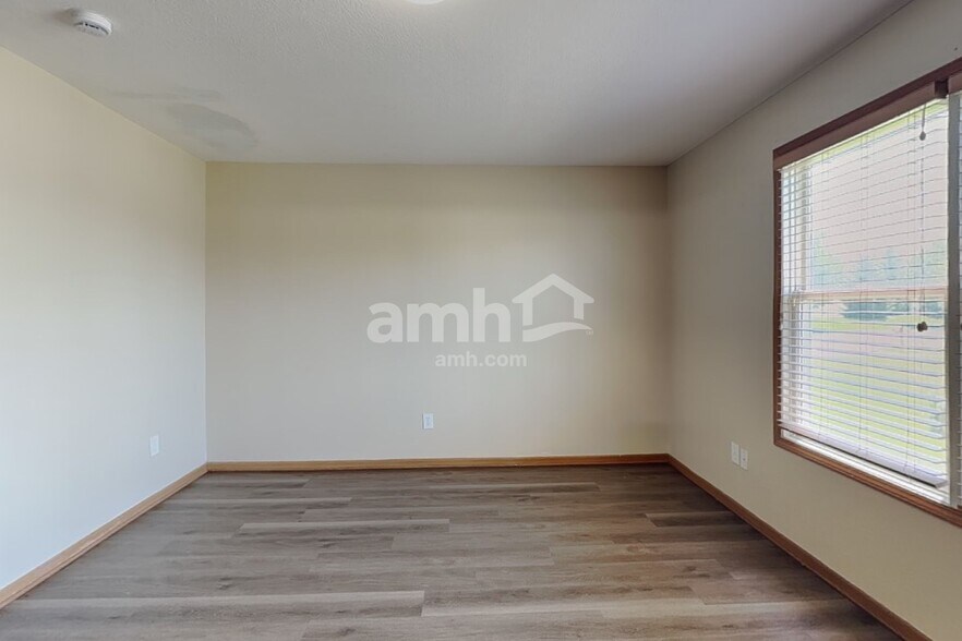 Building Photo - 485 Sycamore Creek St