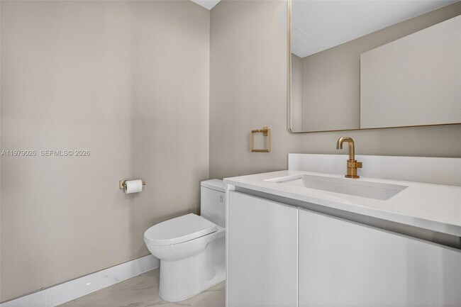 Building Photo - 700 NE 24th St