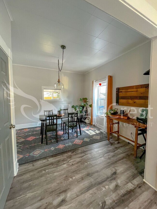 Building Photo - A Timeless & Elegant 2 Bedroom 1 Bathroom Single Family Home