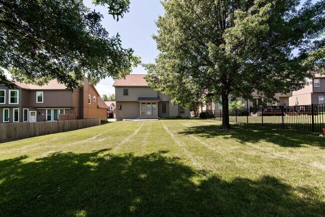 Building Photo - 8304 W 122nd St