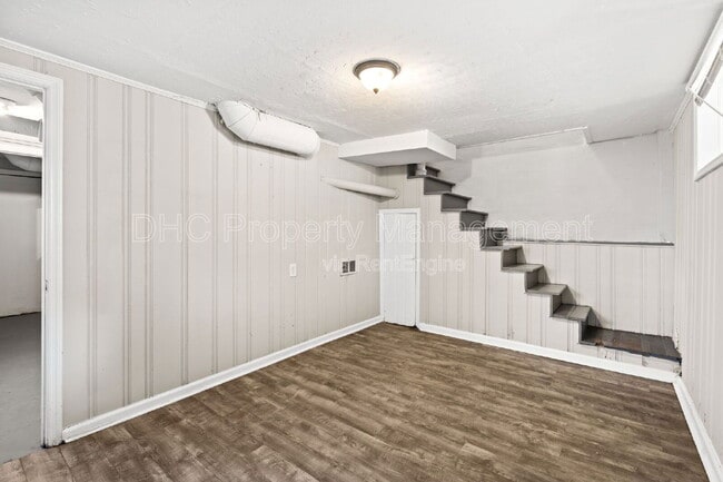 Building Photo - 76 Burbank Dr NW