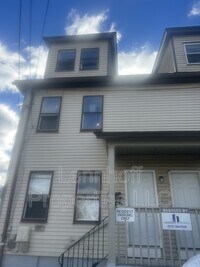 Building Photo - 31 Hilton St