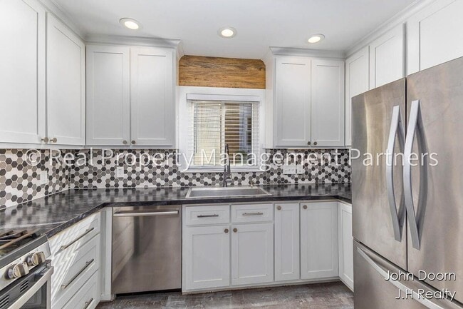 Building Photo - Spacious 3-Bedroom Home in Alger Heights –...