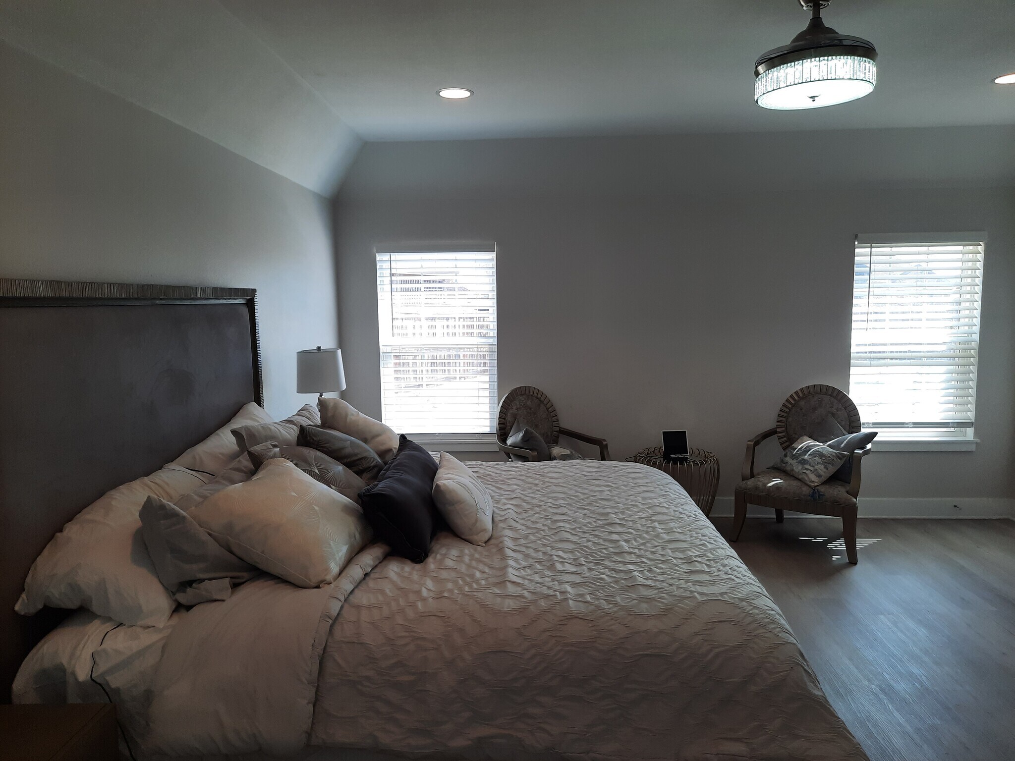 Building Photo - 1735 Woodridge Dr