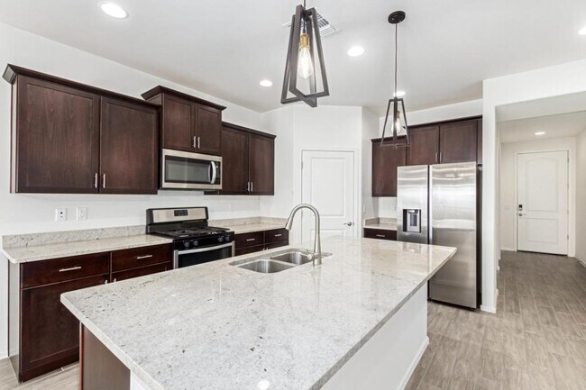 Building Photo - 14058 E Red Pine Pl