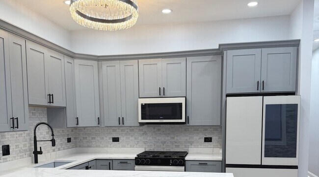 Building Photo - 2915 N Clybourn Ave