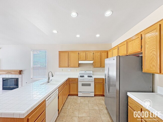 Building Photo - Gorgeous 3B/2BA House w/ Attached Garage, Storage Sheds, and Tons of Space!