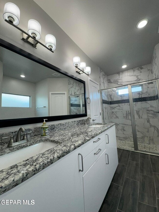 Building Photo - 13852 Paseo Alegre Dr