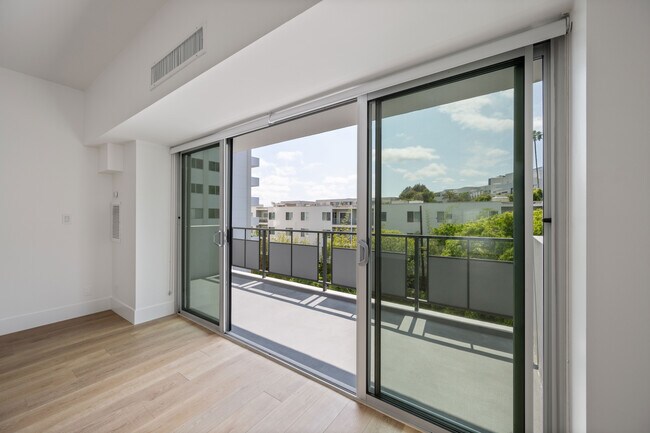 Balcony - 1155 N La Cienega Blvd