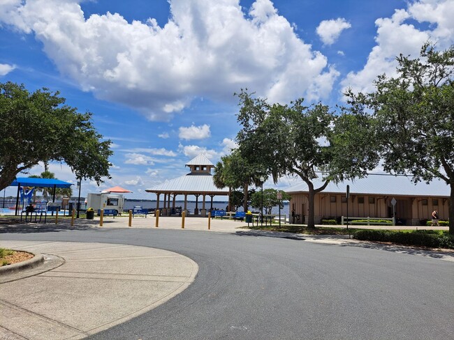 Building Photo - Adjacent to Waterfront Park