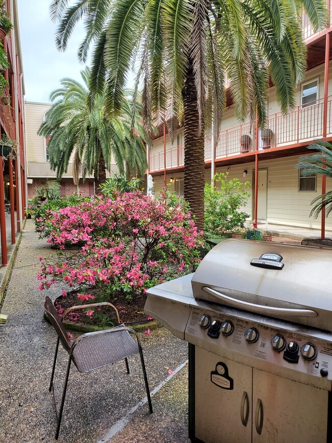 Building Photo - 2500 Houma Blvd