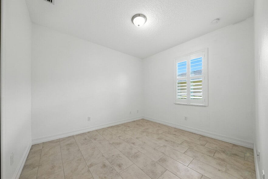 Building Photo - 6060 NW Cullen Way