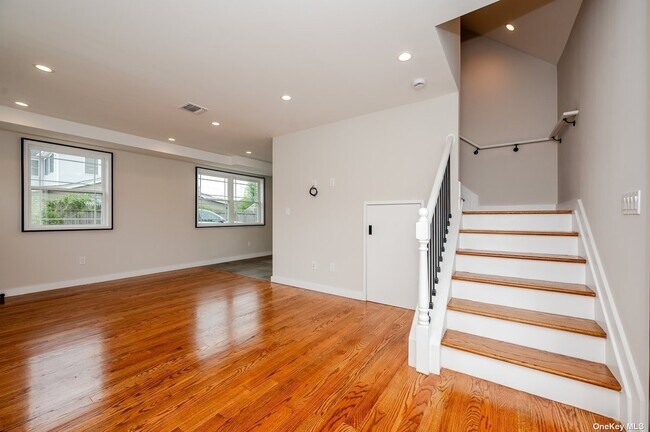 Building Photo - 40 Kildare Rd