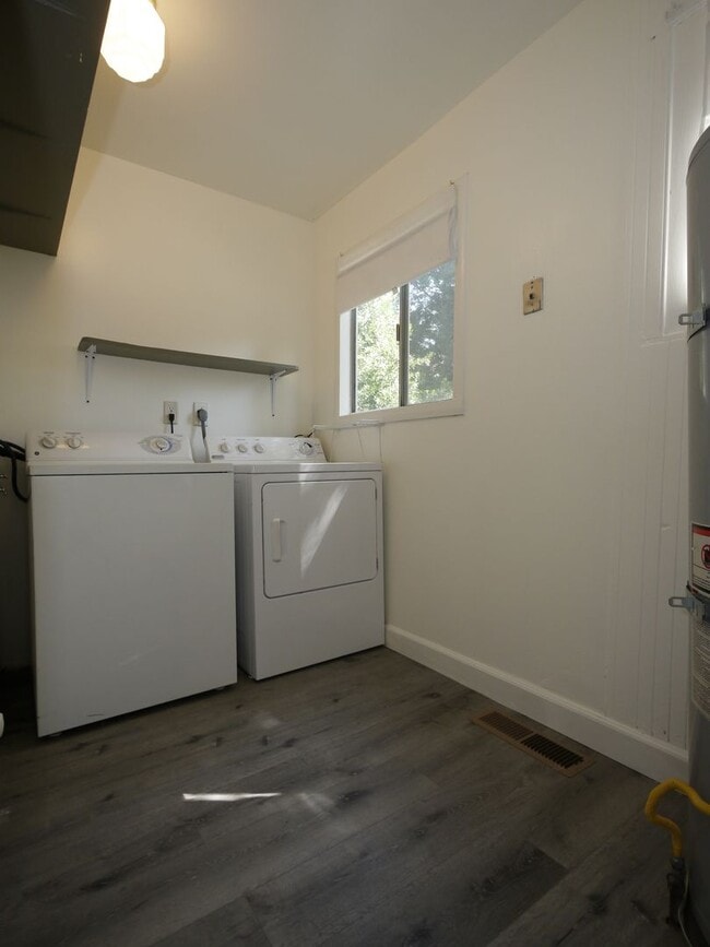 Building Photo - Remodeled 115 year old home in quite area of Ione.