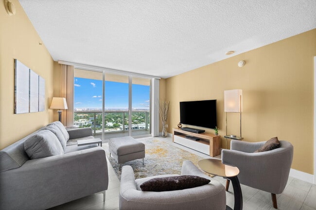 Building Photo - 347 N New River Dr E