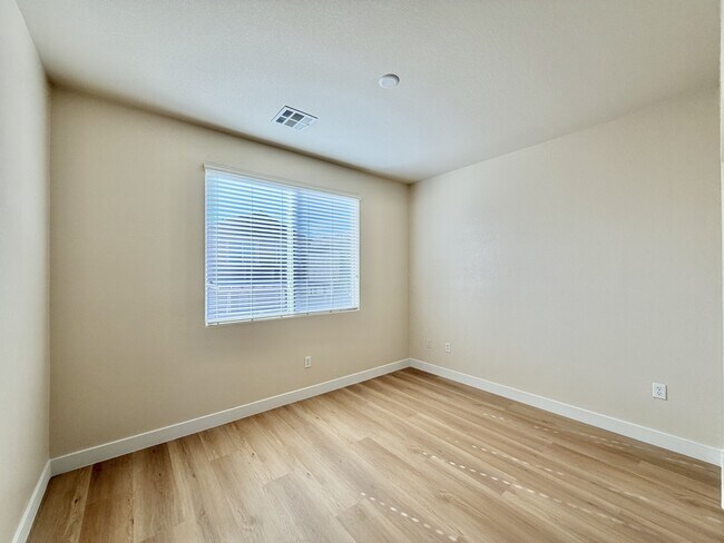 Building Photo - 315 Ladies Tee Ct