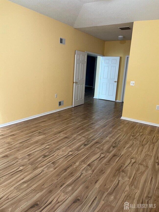 Building Photo - 11 Umberland Pl