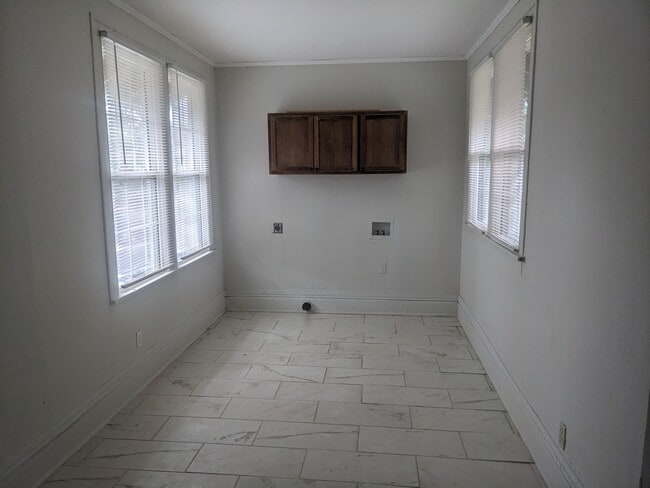 Building Photo - 3315 W Markham St