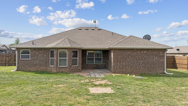 Building Photo - 1138 Jones Ave