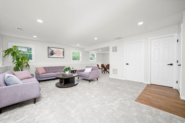 Building Photo - 1668 Hidden Valley Dr