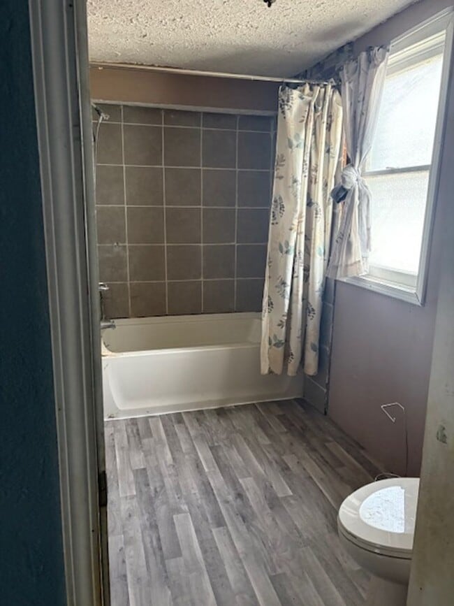 Building Photo - 854 E Washington St