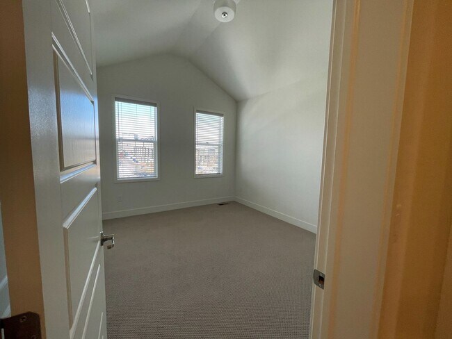 Building Photo - 3bed/3.5bath Townhouse in Downtown Superior - Available August!