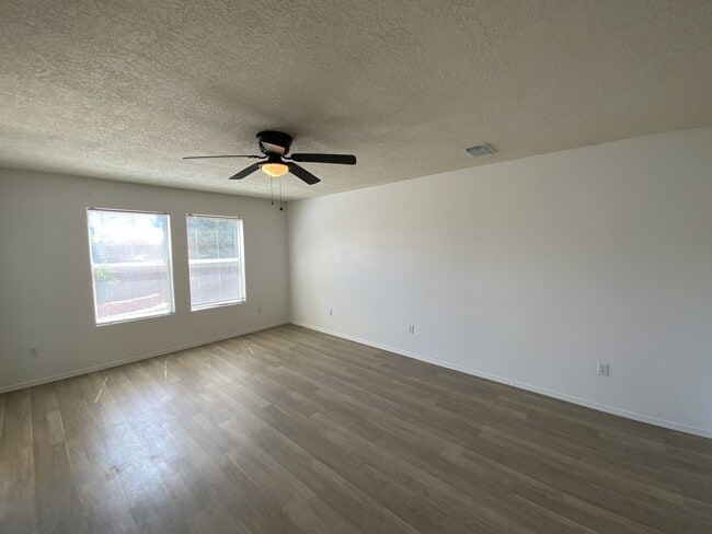 Building Photo - 4 Bedroom Single Story Home Available Near...