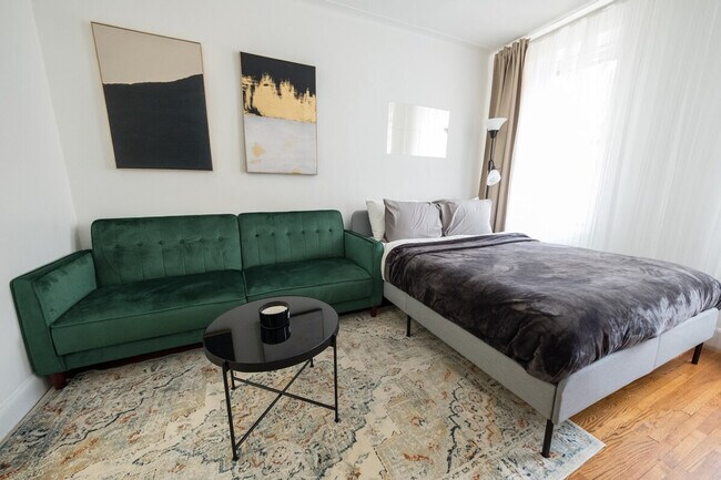 Building Photo - 346 E 76th St