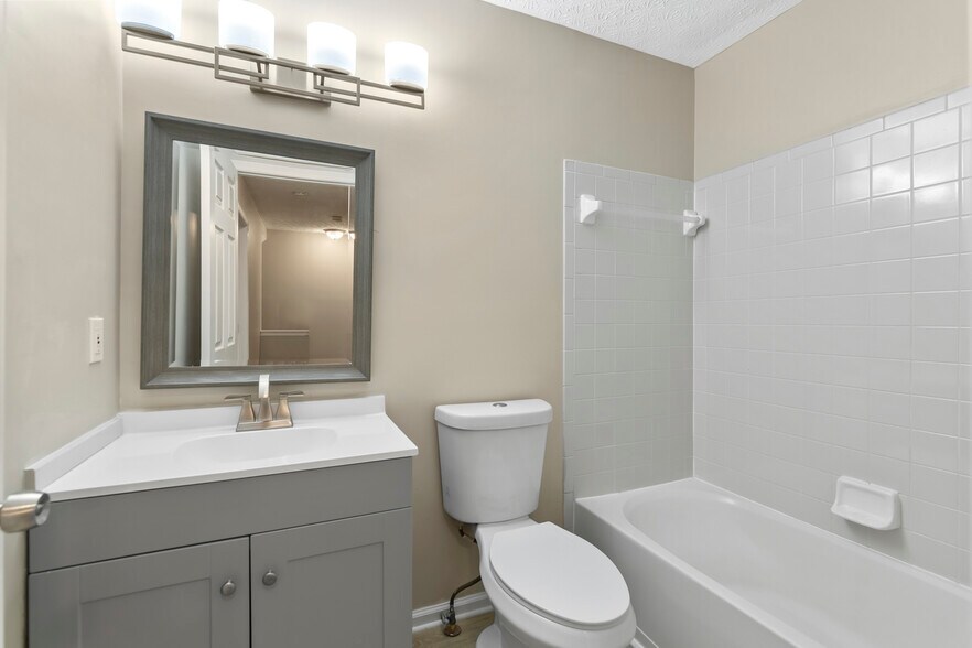 Building Photo - 5710 Silver Spurs Ln