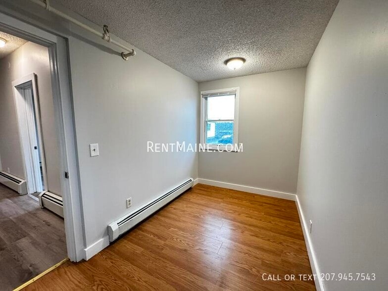 Building Photo - 513 Main St