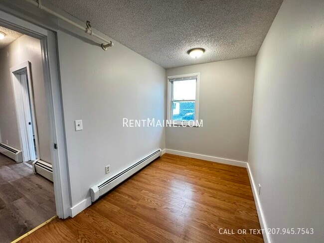 Building Photo - 513 Main St