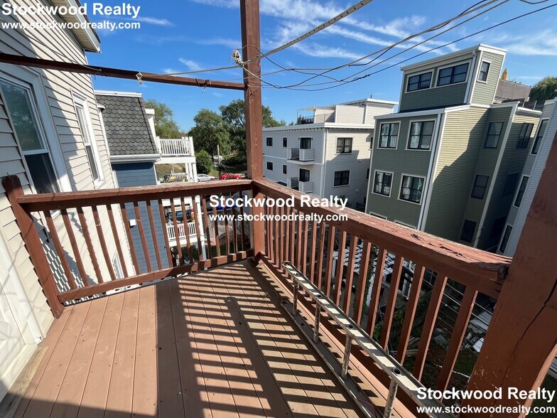 Building Photo - 14 Washburn St