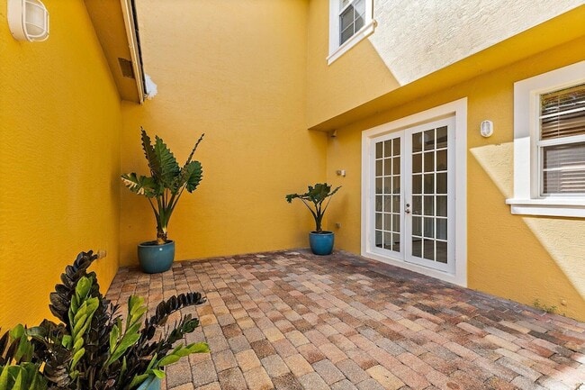 Building Photo - 150 Lismore Ln