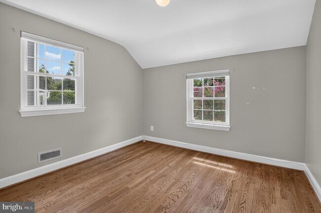 Building Photo - 9315 Linden Ave