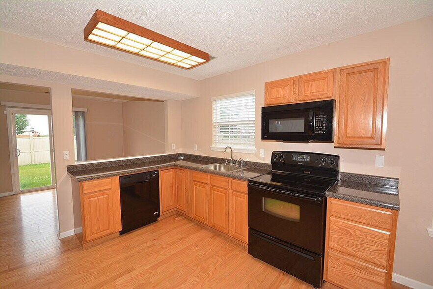 Building Photo - 3438 W 52nd St